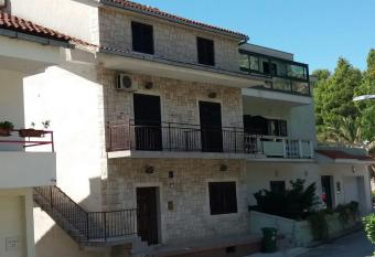 Apartmani Kelava has Balcony rooms