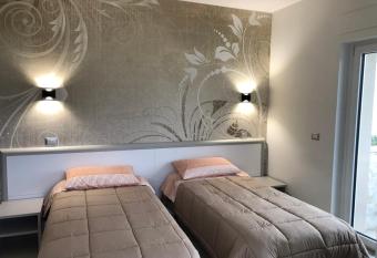 La pergolina has Balcony rooms