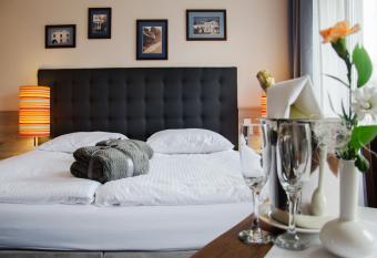 Pokoje go  cinne WiP allows 18 year olds to book a room