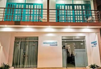 AQUAMARINE PARACAS Beach Hostal allows 18 year olds to book a room