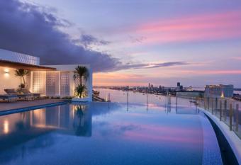 Hotel Emion Phnom Penh has Balcony rooms