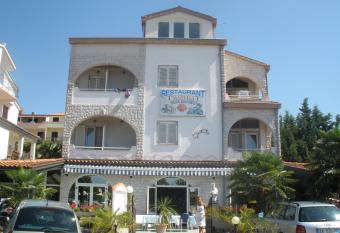 Pansion Manuela has Balcony rooms