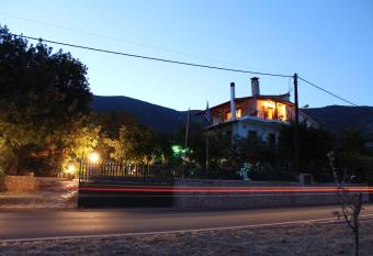 Dimitras House has Balcony rooms