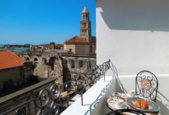 La Porta Luxury Rooms allows 18 year olds to book a room