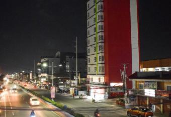 Sempre Premier Inn - MACTAN AIRPORT HOTEL allows 18 year olds to book a room