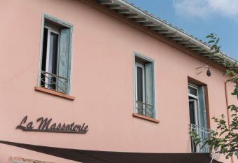 La Massoterie g  te 1 has Balcony rooms