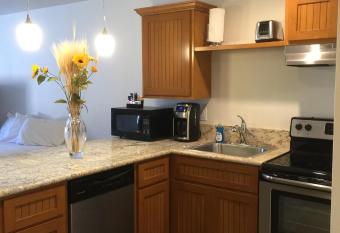 Harbour Inn has Balcony rooms