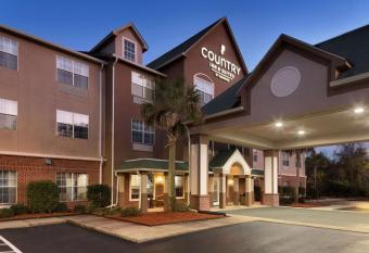 Country Inn & Suites by Radisson allows 18 year olds to book a room