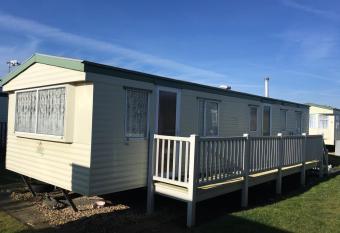 Caravan Golden Palm allows 18 year olds to book a room
