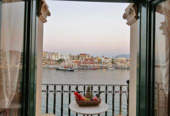 Casa Leone Hotel allows 18 year olds to book a room