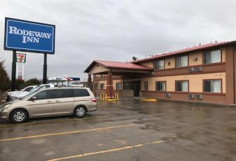 Rodeway Inn has Smoking rooms