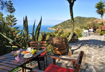 Hotel Villa Belvedere allows 18 year olds to book a room