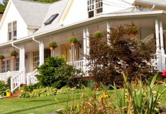 Mount Battie Inn has Balcony rooms