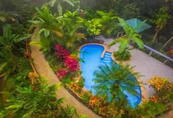 Villas en el Bosque allows 18 year olds to book a room