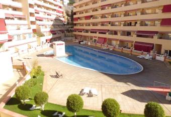 jardines del mar allows 18 year olds to book a room