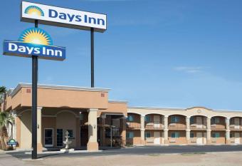 Days Inn by Wyndham El Centro has Smoking rooms