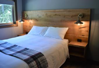 Sasquatch Inn allows 18 year olds to book a room