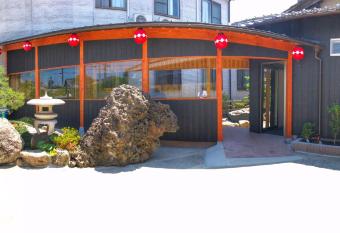 Hotel Sunmarine allows 18 year olds to book a room