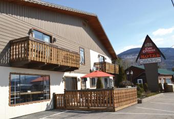 Chalet Continental Motel allows 18 year olds to book a room