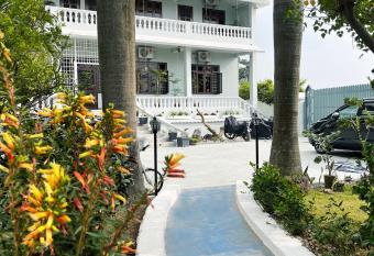 Himalayan Villa allows 18 year olds to book a room