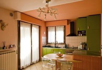 Apartment with Garden has Balcony rooms