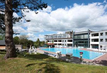 Hotel des Nordens allows 18 year olds to book a room
