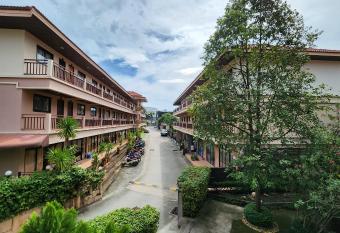 Panupong Hotel has Balcony rooms