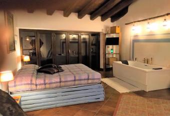 Agriturismo Tenuta Monte La Guardia has Balcony rooms