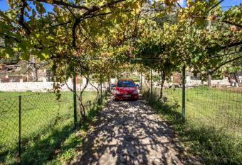Ifigenia Theriso Village has rooms with a private hot tub