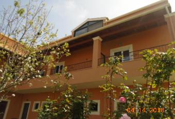 Pitsinis Studios & Apartments has Balcony rooms