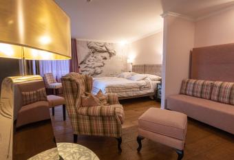 Home Hotel Arosa has Balcony rooms