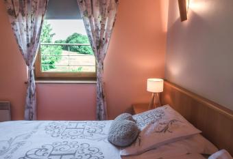 Hotel Au Coeur de Lacuisine allows 18 year olds to book a room