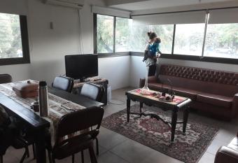 Amplio y luminoso, 5ta secci  n allows 18 year olds to book a room