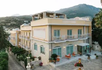 Apollo Philoxenia has Balcony rooms