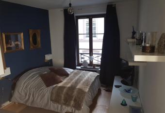 Le Moment Bleu allows 18 year olds to book a room