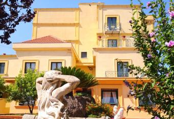 Hotel Villa Igea allows 18 year olds to book a room