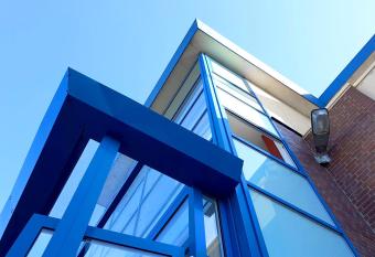 Hotel Denbu Restaurant & BAR allows 18 year olds to book a room