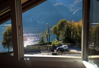 La Meridiana sul Lago has Balcony rooms