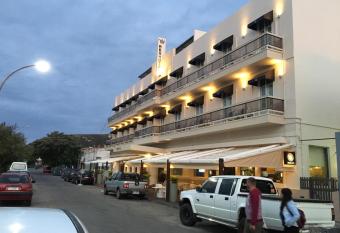 Hotel Rex allows 18 year olds to book a room