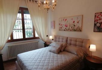 Villa Paradiso has Balcony rooms