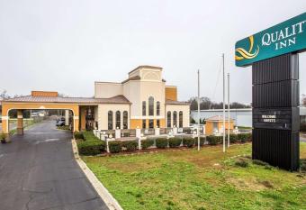 Quality Inn Bennettsville has Smoking rooms