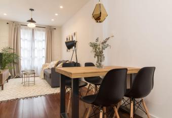 Los apartamentos de Elena, centro hist  rico y ascensor has Balcony rooms