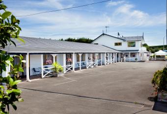 Accommodation at Te Puna Motel allows 18 year olds to book a room