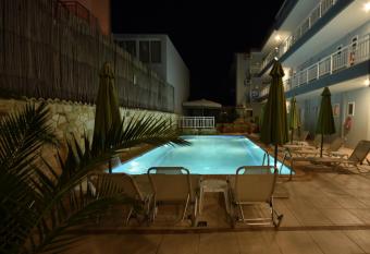 Kiwi Hotel has Balcony rooms