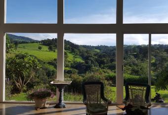 Quinta Esencia has Balcony rooms