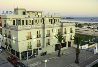 Hotel La Mirada allows 18 year olds to book a room