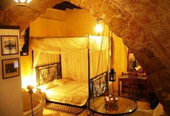 Ifigenia Traditional Rooms & Maisonettes allows 18 year olds to book a room