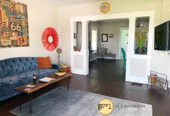 The Old Riverton Post B&B has Balcony rooms