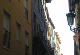 Apartamentos Zaragoza Centro has Balcony rooms