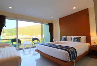 Good Nice Hotel allows 18 year olds to book a room